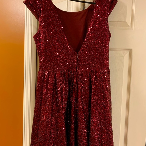 Red sequence dress - Picture 2 of 2